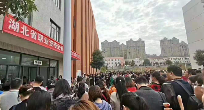 企业人力资源管理师学员合影